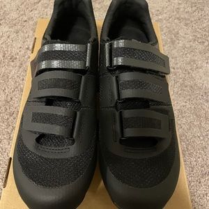 Izumi cycling shoes with clips - hardly used